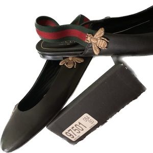 Gucci Slingback Flats. Black Leather.